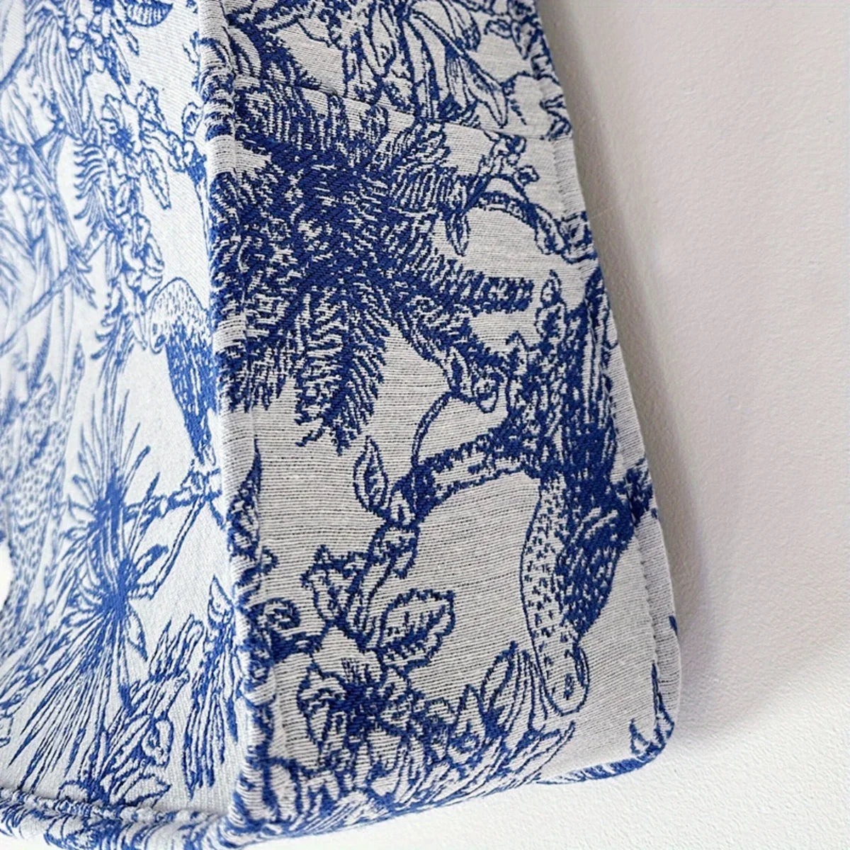 Tiger pattern embroidered handbag suitable for both men and women, Chinese lightweight large capacity armpit square bag