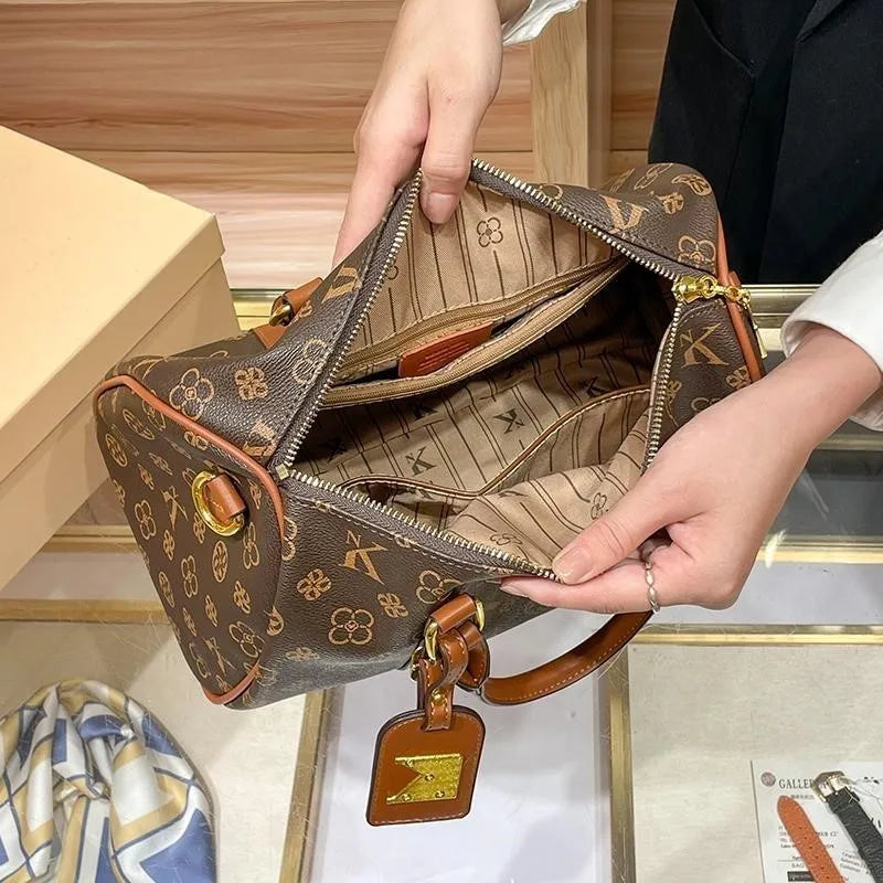 Ladies' Light Luxury Handbag 2025 New Spring Luxury Designer Fashion Retro Handheld Shoulder Bag Large Capacity Crossbody Bag